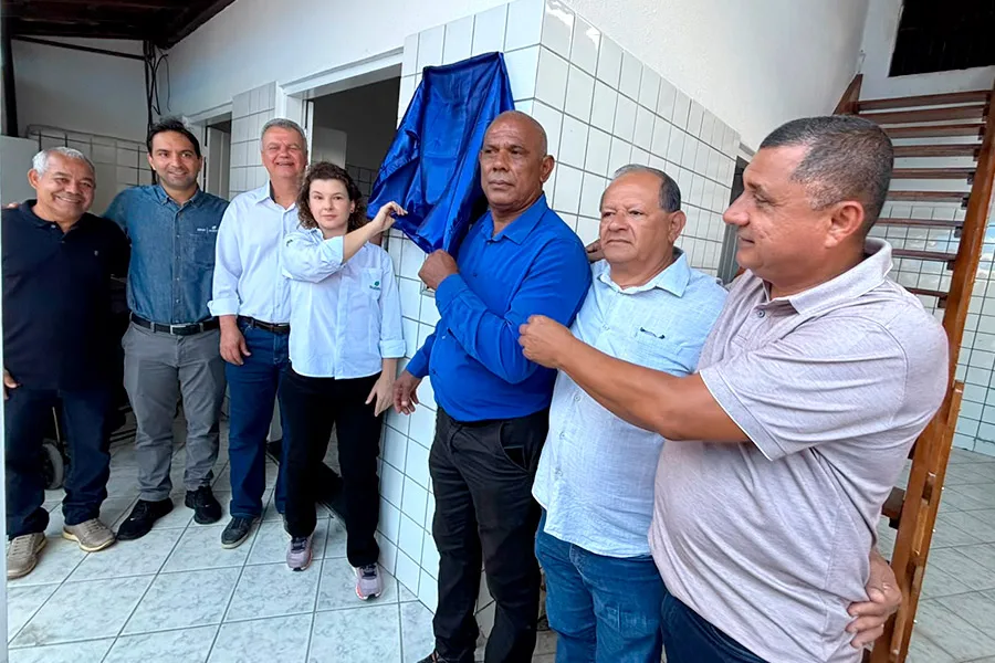 Fábrica de Gelo de Mucuri é inaugurada em parceria entre Suzano, Prefeitura e Colônia de Pescadores Fábrica de Gelo de Mucuri é inaugurada em parceria entre Suzano, Prefeitura e Colônia de Pescadores