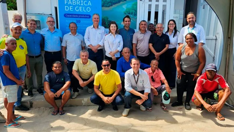 Fábrica de Gelo de Mucuri é inaugurada em parceria entre Suzano, Prefeitura e Colônia de Pescadores Fábrica de Gelo de Mucuri é inaugurada em parceria entre Suzano, Prefeitura e Colônia de Pescadores