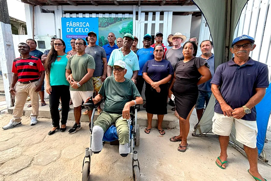 Fábrica de Gelo de Mucuri é inaugurada em parceria entre Suzano, Prefeitura e Colônia de Pescadores Fábrica de Gelo de Mucuri é inaugurada em parceria entre Suzano, Prefeitura e Colônia de Pescadores