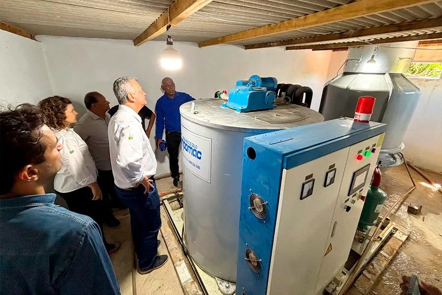 Fábrica de Gelo de Mucuri é inaugurada em parceria entre Suzano, Prefeitura e Colônia de Pescadores Fábrica de Gelo de Mucuri é inaugurada em parceria entre Suzano, Prefeitura e Colônia de Pescadores