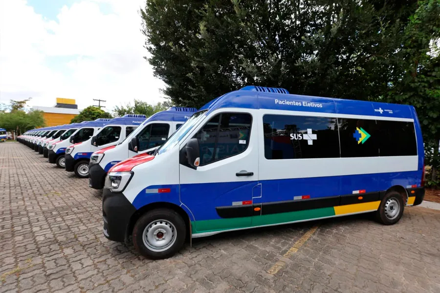Estado e Ministério da Saúde ampliam assistência do SUS no interior da Bahia com entrega de vans e unidades odontológicas móveis