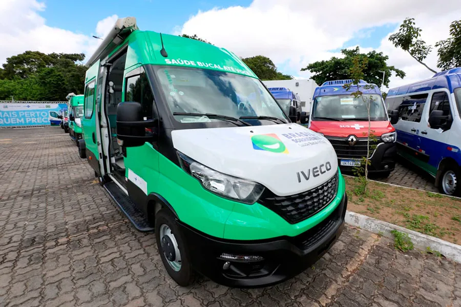 Estado e Ministério da Saúde ampliam assistência do SUS no interior da Bahia com entrega de vans e unidades odontológicas móveis Estado e Ministério da Saúde ampliam assistência do SUS no interior da Bahia com entrega de vans e unidades odontológicas móveis