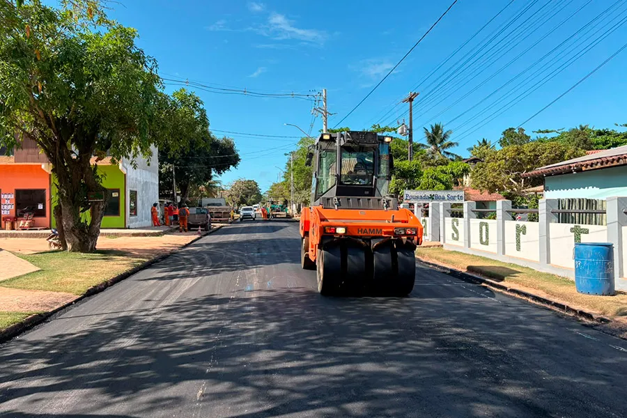 Asfaltamento começa em Cumuruxatiba e avança na melhoria da infraestrutura do distrito Asfaltamento começa em Cumuruxatiba e avança na melhoria da infraestrutura do distrito