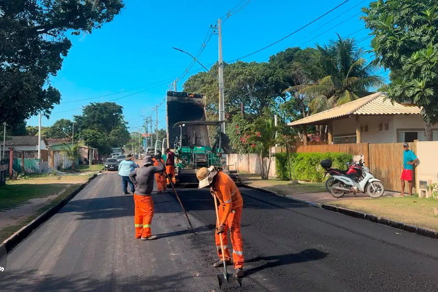 Asfaltamento começa em Cumuruxatiba e avança na melhoria da infraestrutura do distrito Asfaltamento começa em Cumuruxatiba e avança na melhoria da infraestrutura do distrito