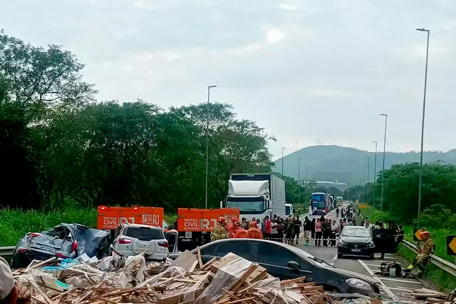 Acidente no RJ mata cinco pessoas da mesma família