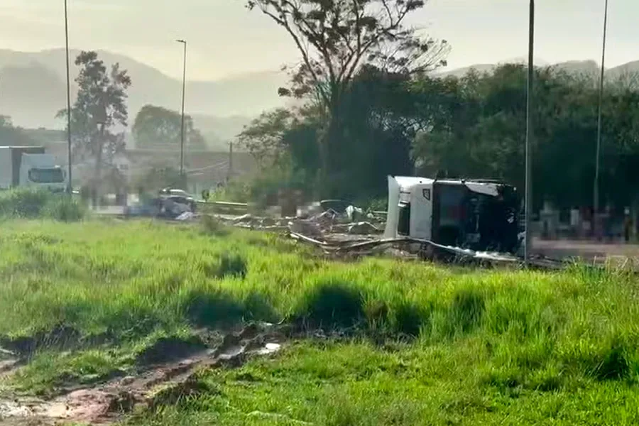 Acidente no RJ mata cinco pessoas da mesma família