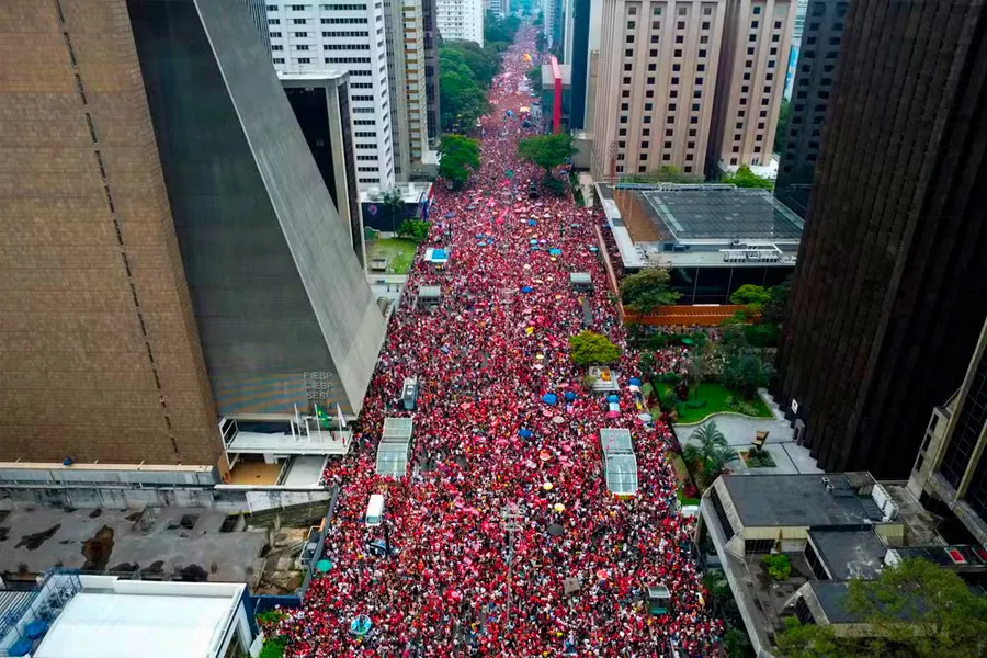 Jerônimo defende união nacional e convoca brasileiros a reeleger Lula em ato na Avenida Paulista