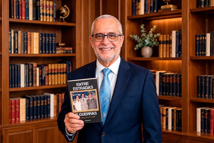 Júlio Magalhães estreia com a biografia “Entre estradas e guerras”