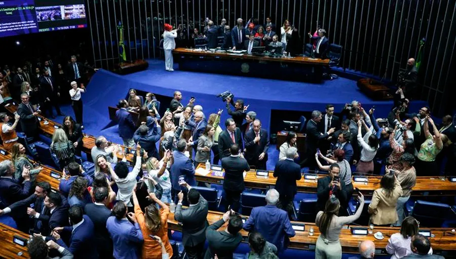 Senado aprova fim da escala 6x1 e redução da jornada de trabalho