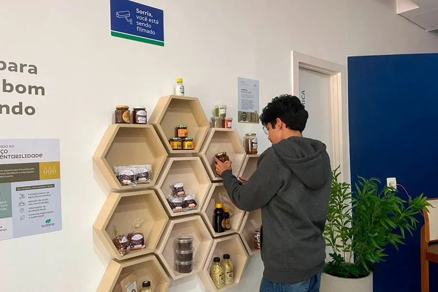 Pequenos empreendedores ganham espaço permanente de vendas dentro da fábrica da Suzano em Mucuri Pequenos empreendedores ganham espaço permanente de vendas dentro da fábrica da Suzano em Mucuri