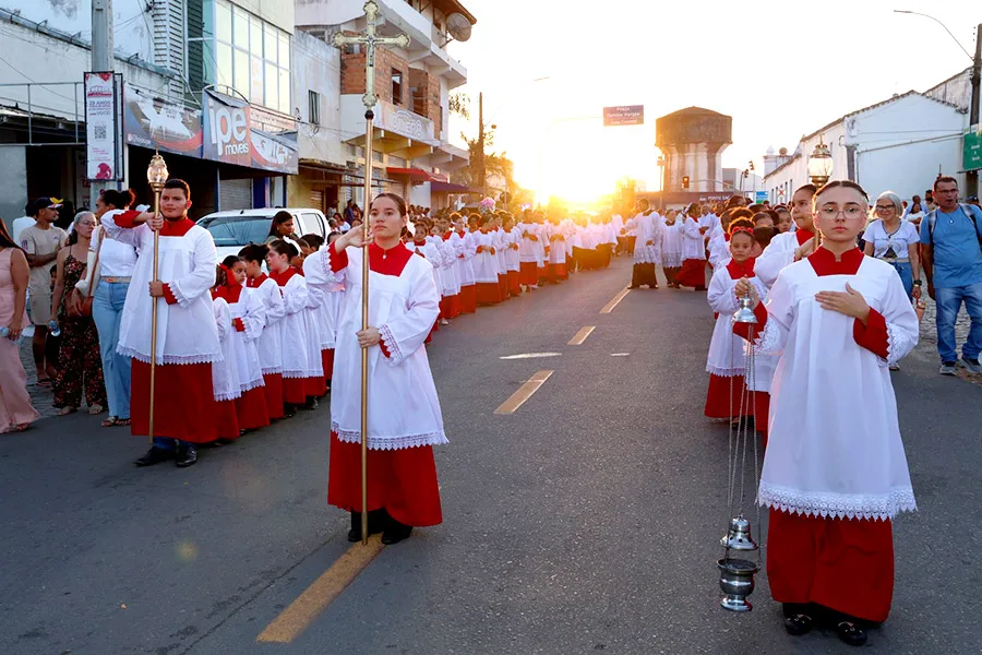 Governador Jerônimo Rodrigues participa de celebração em homenagem a Santa Teresa, em Ribeira do Pombal Governador Jerônimo Rodrigues participa de celebração em homenagem a Santa Teresa, em Ribeira do Pombal