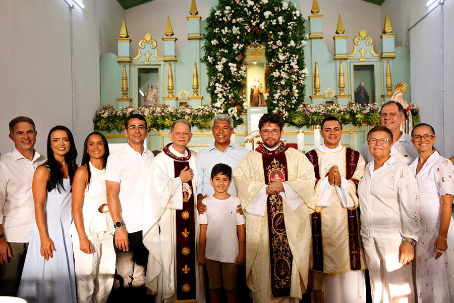 Governador Jerônimo Rodrigues participa de celebração em homenagem a Santa Teresa, em Ribeira do Pombal Governador Jerônimo Rodrigues participa de celebração em homenagem a Santa Teresa, em Ribeira do Pombal