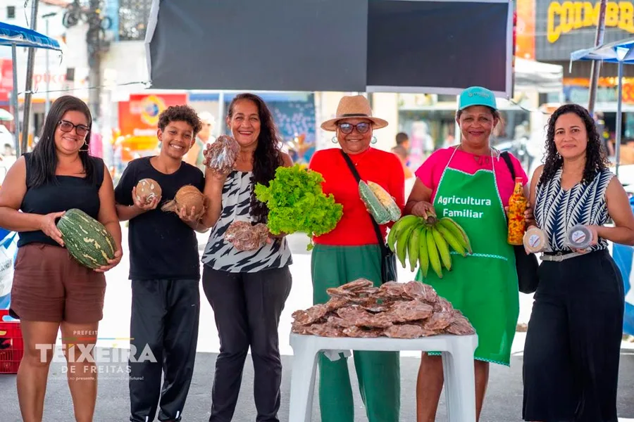 Feira da Agricultura Familiar aproxima produtores e consumidores em Teixeira de Freitas Feira da Agricultura Familiar aproxima produtores e consumidores em Teixeira de Freitas