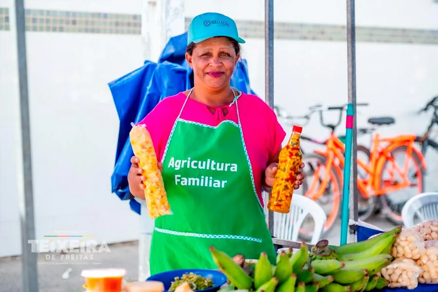 Feira da Agricultura Familiar aproxima produtores e consumidores em Teixeira de Freitas Feira da Agricultura Familiar aproxima produtores e consumidores em Teixeira de Freitas