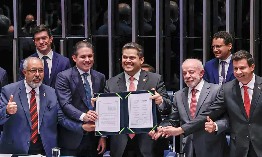 Congresso promulga emenda do fim da 6x1; escala 5x2 começa em 60 dias