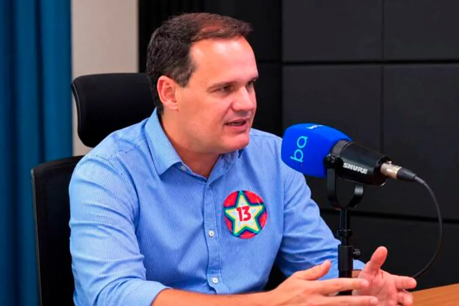 Júlio Pinheiro alerta para riscos de uma vitória de Flávio Bolsonaro e teme perda de investimentos na Bahia Júlio Pinheiro alerta para riscos de uma vitória de Flávio Bolsonaro e teme perda de investimentos na Bahia
