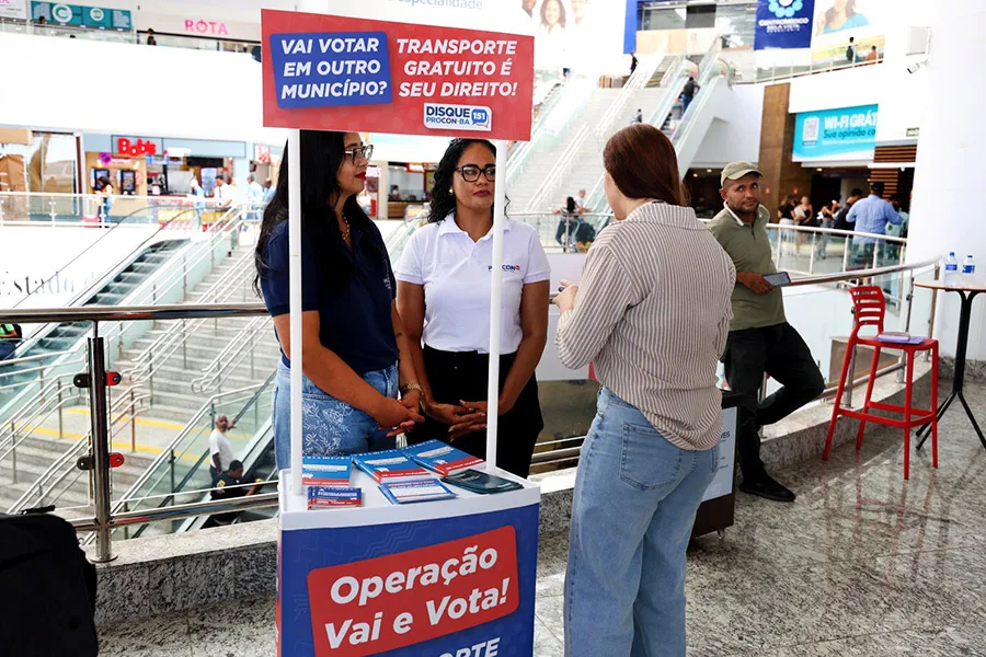 Blitz orienta passageiros sobre gratuidade do transporte no segundo turno das Eleições 2026 Blitz orienta passageiros sobre gratuidade do transporte no segundo turno das Eleições 2026