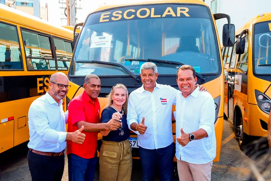 Geraldinho destaca investimentos na educação durante entrega de 101 ônibus escolares