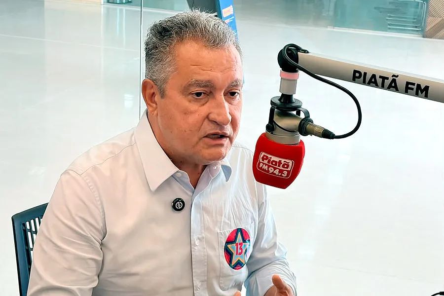 Proposta de Flávio Bolsonaro é arrebentar o direito dos trabalhadores, diz Rui Costa