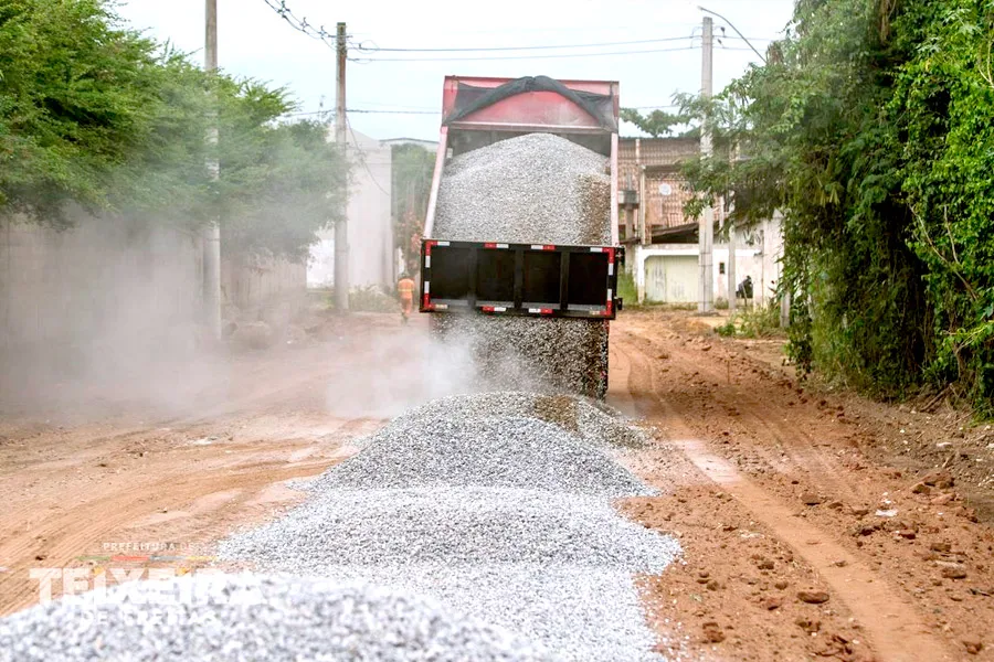 Rua Agropecuária, no Monte Castelo, recebe obras de pavimentação e drenagem