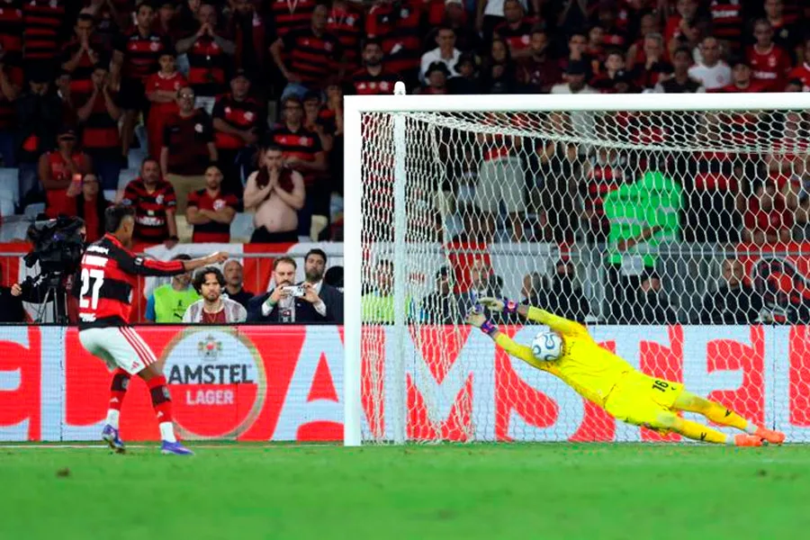 Estudiantes bate o Flamengo e Palmeiras terá revanche pelo tetra da América