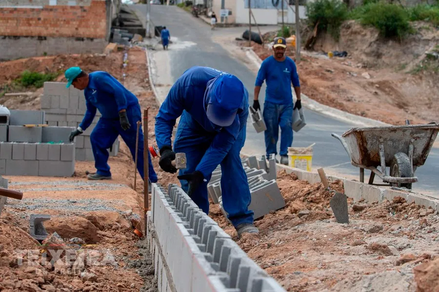 Rua Ipiranga, no Santa Rita, avança com pavimentação e execução de estruturas de drenagem