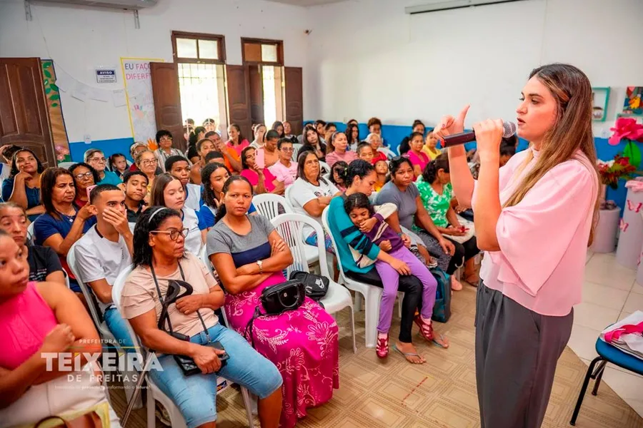 Prefeitura de Teixeira de Freitas realiza ação do Outubro Rosa no CRAS Vila Vargas