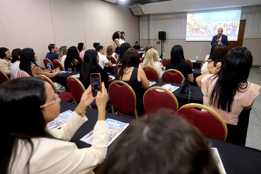 SEC capacita 210 profissionais para coordenar aplicação das provas do Sabe 2026