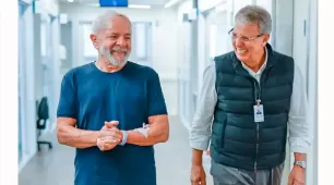 "Estou firme e forte", diz Lula, ao divulgar vídeo após deixar UTI