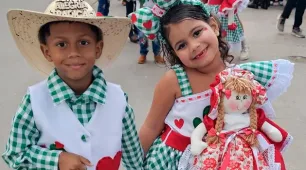 Abertura do 37º Arraiá do Água Fria tem desfile junino das escolas públicas