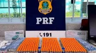 Abordagem em ônibus apreende 720 ampolas de medicamentos emagrecedores e 14 kg de drogas na Bahia