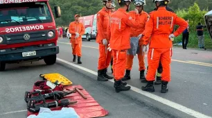 Acidente fatal na BR-101: Ônibus de turismo tomba próximo a Rancho Alegre, causando mortes