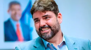 Adolpho Loyola retorna à Serin após papel decisivo na campanha vitoriosa de Jerônimo e Lula na Bahia