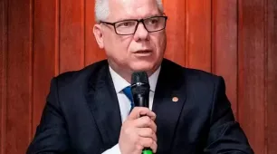 Presidente do INSS é afastado após operação contra desvio bilionário