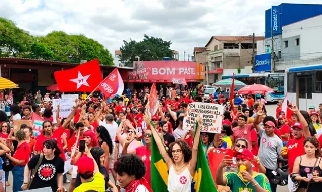 Apoiadores de Lula lotam as ruas neste sábado em Teixeira de Freitas