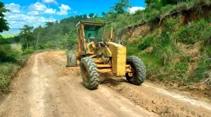 Após as chuvas, prefeitura de Itanhém trabalha na recuperação de ruas, estradas, bueiras e pontes