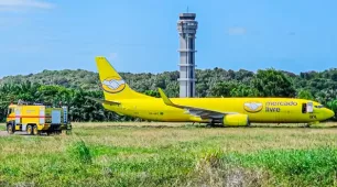 Avião cargueiro da Gol sai da pista após pouso no aeroporto de Salvador