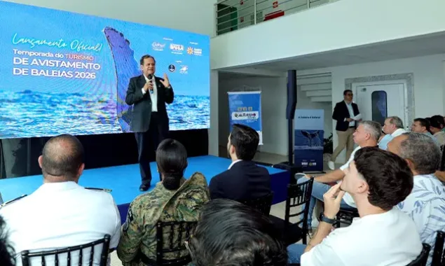 Bahia lança temporada 2026 de observação de baleias-jubarte com capacitação para profissionais do turismo