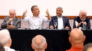 Bahia quer governador de mãos dadas com Lula, diz Rui Costa em reunião com prefeitos