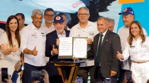 Bahia recebe mais de R$ 300 milhões em investimentos do PAC Saúde com entrega de veículos e equipamentos