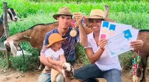 Baiana ganha cabra como salário, vira produtora de queijo e acumula medalhas com produtos premiados