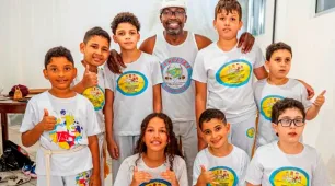 Cerimônia de troca de cordas celebra avanço dos alunos do curso de Capoeira