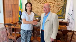 Chanceler indicada por Milei discute posse e Mercosul com Mauro Vieira