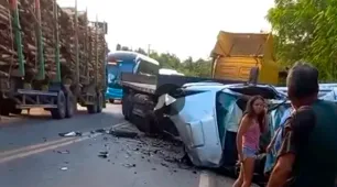 Colisão entre caminhão e SW4 deixa morto na BR-101 entre Teixeira e Itamaraju