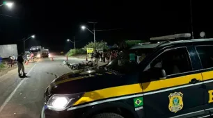 Colisão entre motos deixa dois mortos e adolescente ferido em Eunápolis