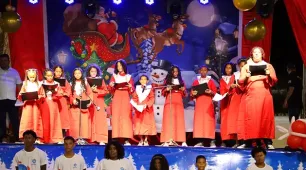 Com praça lotada, "O Fantástico Natal" encanta público em Itabatã
