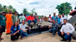 Comunidade Ribeiro Grande recebe plaina agrícola doada pela Suzano