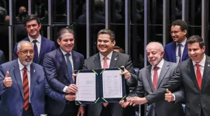 Congresso promulga emenda do fim da 6x1; escala 5x2 começa em 60 dias