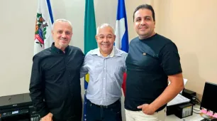 Dalmo Costa e o vereador Carlinhos da Ótica discutem ensino integral na educação infantil 