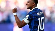 De pênalti, França vence retranca do Paraguai e se classifica na Copa